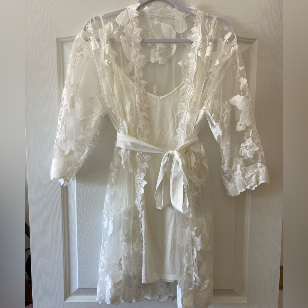 Bridal White Floral Lace Getting Ready Robe
